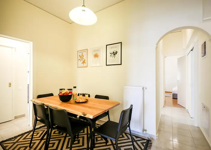 Embassy Residence - 3 Bedroom - Greecing